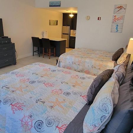 Sea Breeze, Studio 510, Beach Steps Away!+Pool+Wifi Ruskin Eksteriør billede