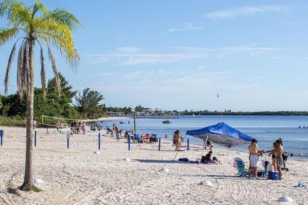 Sea Breeze, Studio 510, Beach Steps Away!+Pool+Wifi Ruskin Eksteriør billede
