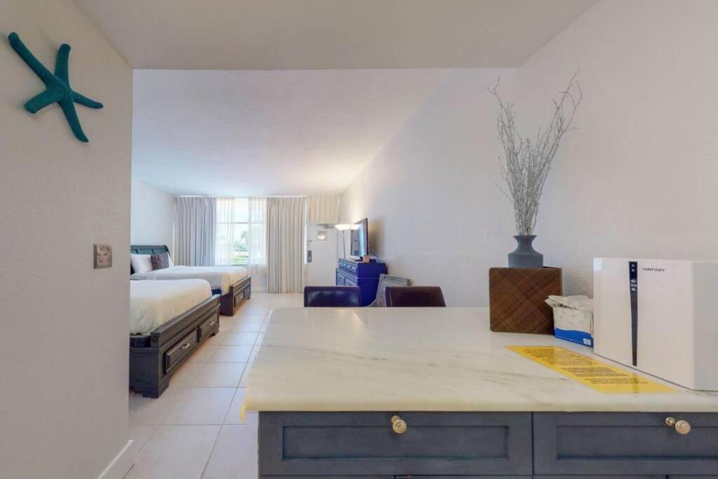 Sea Breeze, Studio 510, Beach Steps Away!+Pool+Wifi Ruskin Eksteriør billede