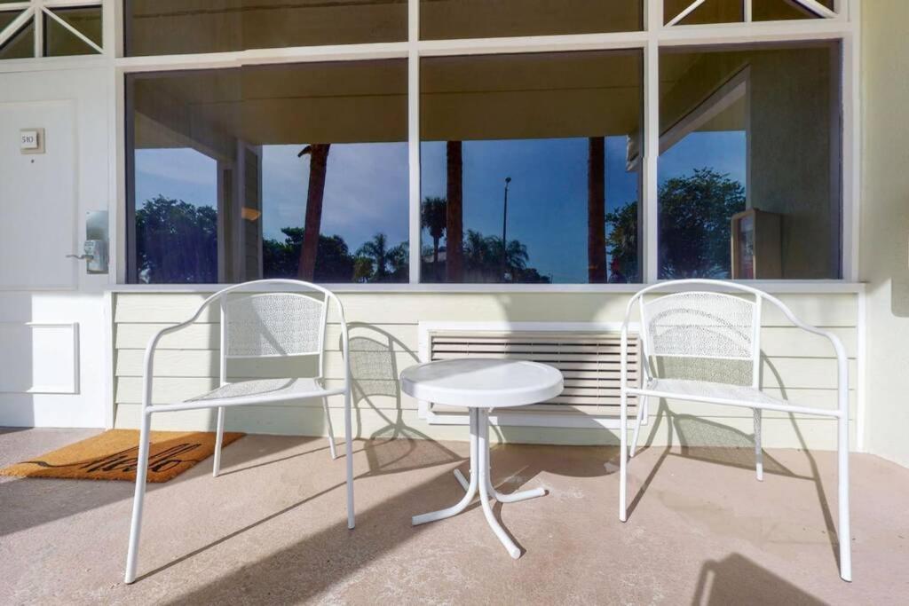 Sea Breeze, Studio 510, Beach Steps Away!+Pool+Wifi Ruskin Eksteriør billede